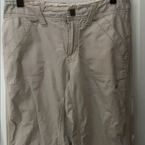 Mountain Hardware Capris Size 6 Sand Color